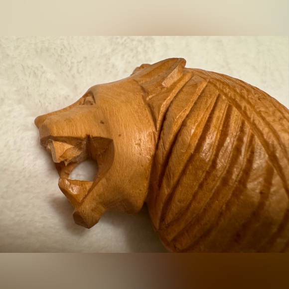 Majestic Hand Carved Wooden Lion Sculpture 7” - Picture 6 of 11